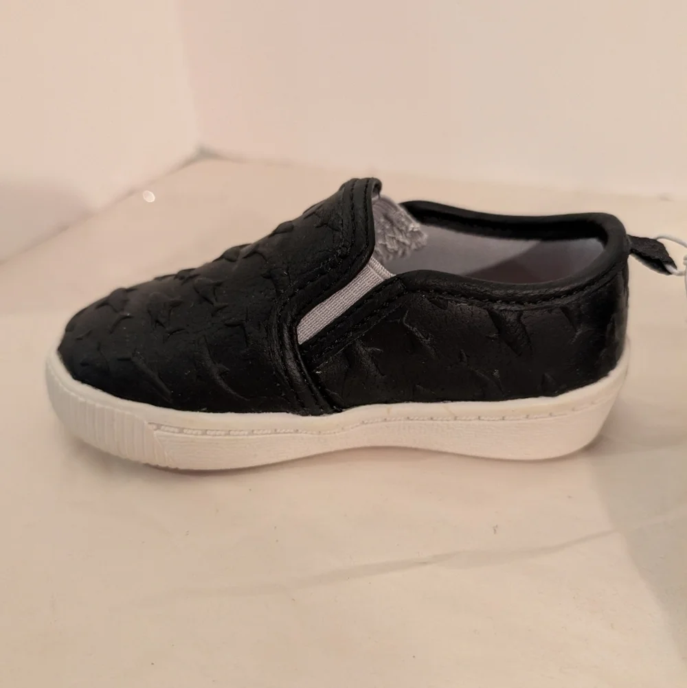 NWOT Carter's Ricky Black Shark Detail Slip-On Shoes in Size 6 (Toddler)